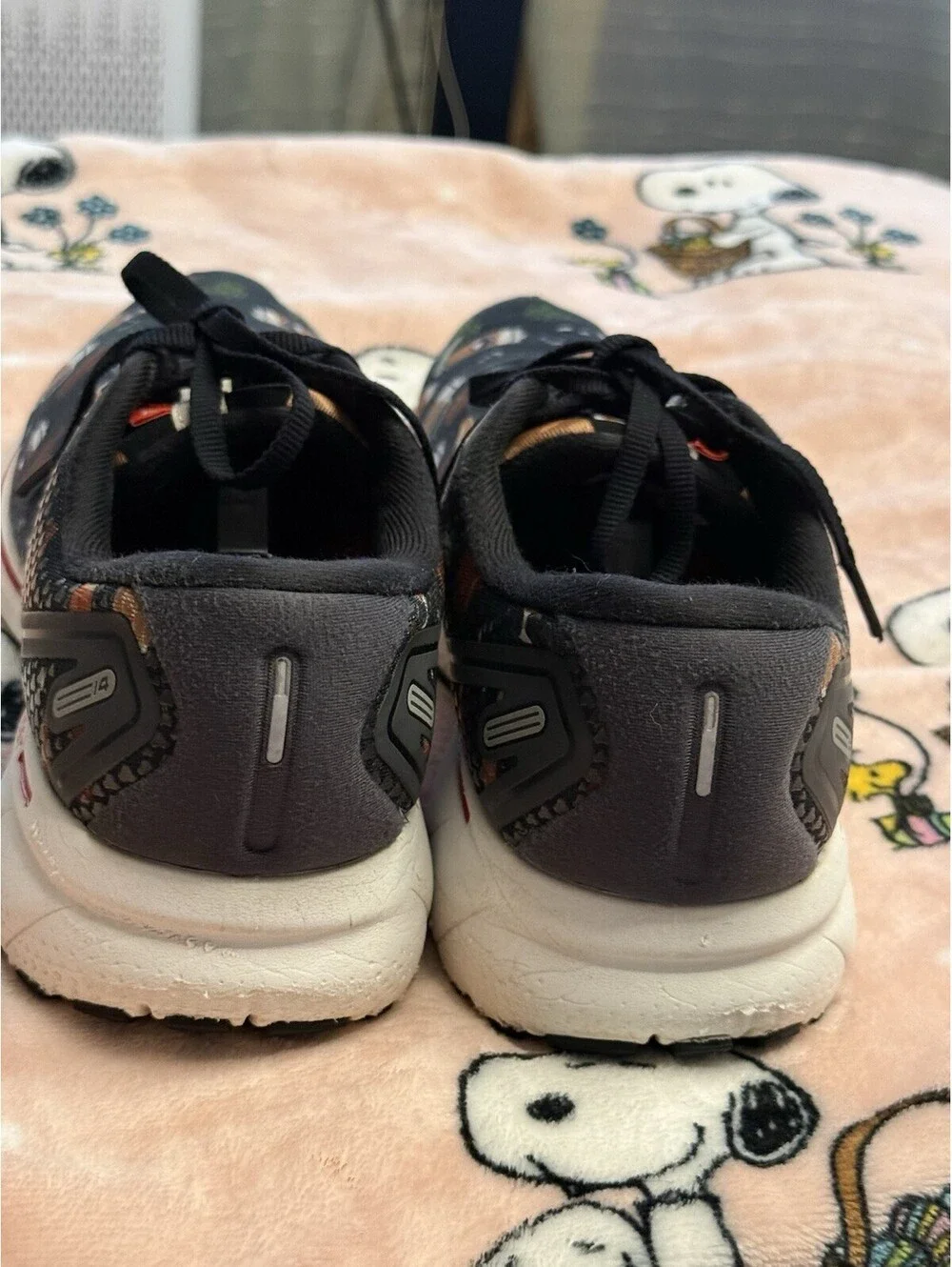 Brooks Ghost Men's Black Beer Print Low Top Lace-Up Athletic Sneakers
